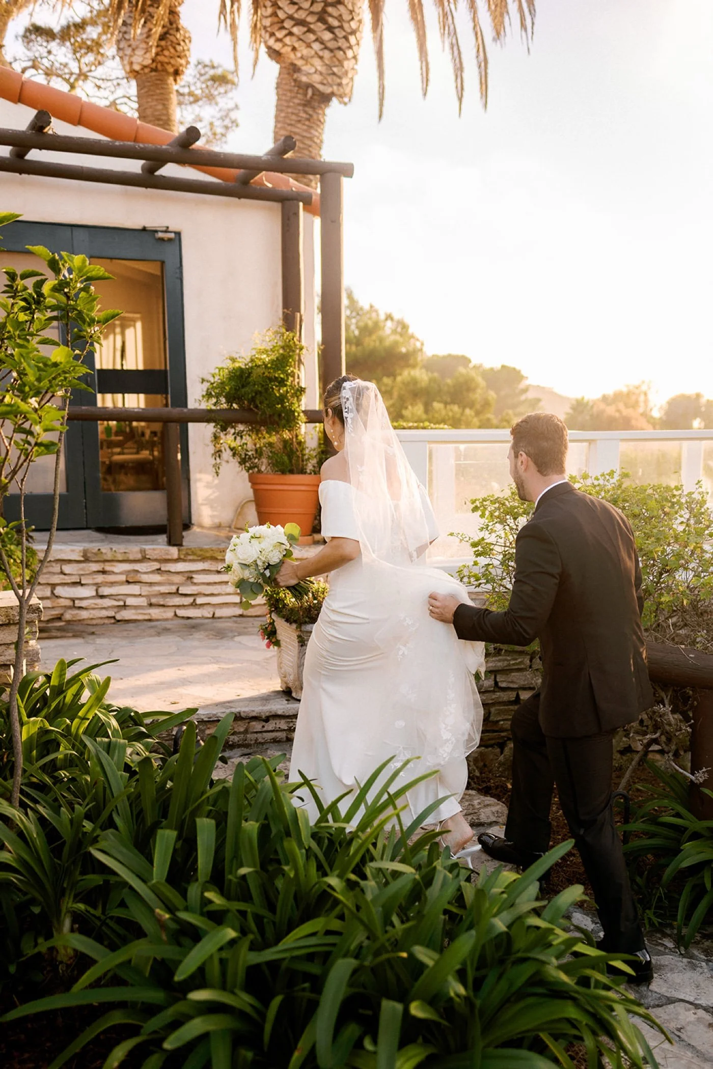 La Venta Inn wedding bride and groom